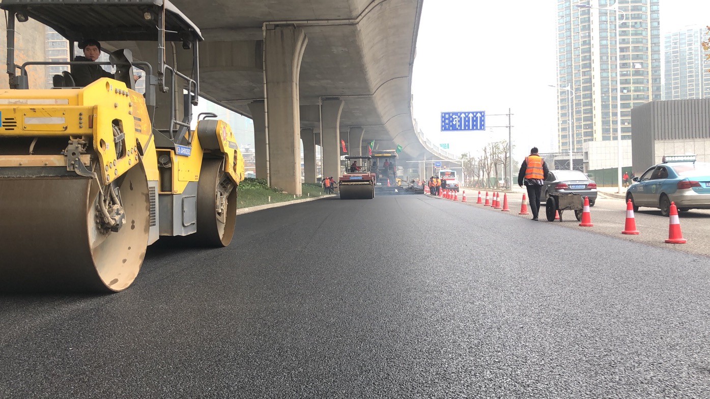 長沙太空金路橋材料有限公司,雙鋼輪壓路機(jī),福格勒瀝青攤鋪機(jī),AC系列,AF系列,SBS系列