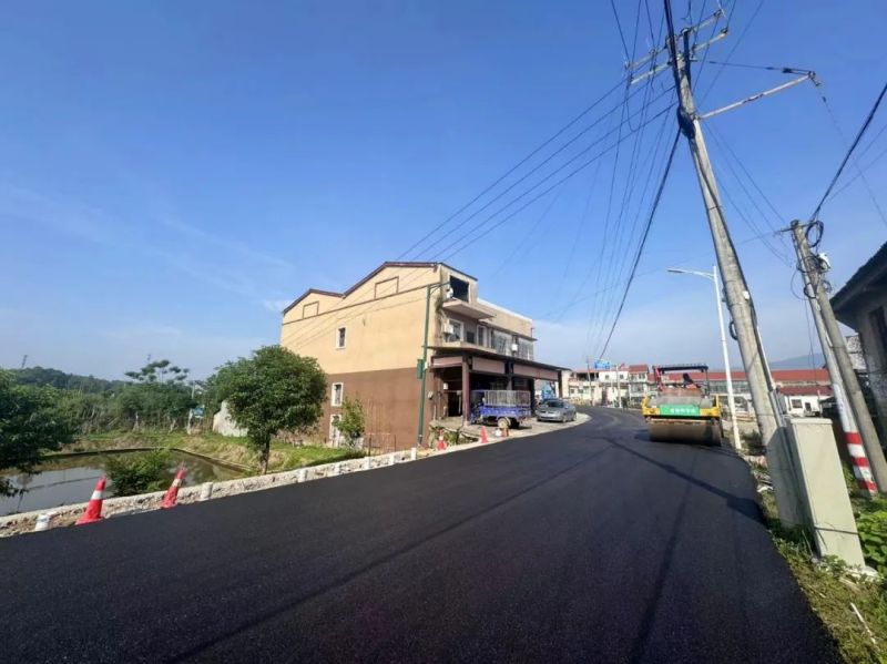 長沙太空金路橋材料有限公司,雙鋼輪壓路機(jī),福格勒瀝青攤鋪機(jī),AC系列,AF系列,SBS系列